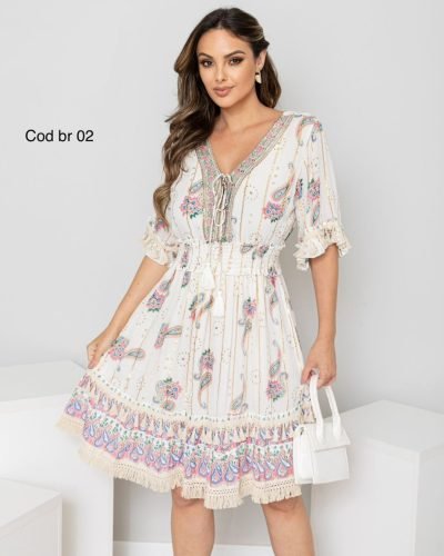 Vestido Boho Chic com Bordados e Franjas